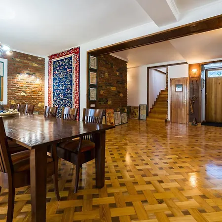Azure In Downtown - Free Parking Apartment
